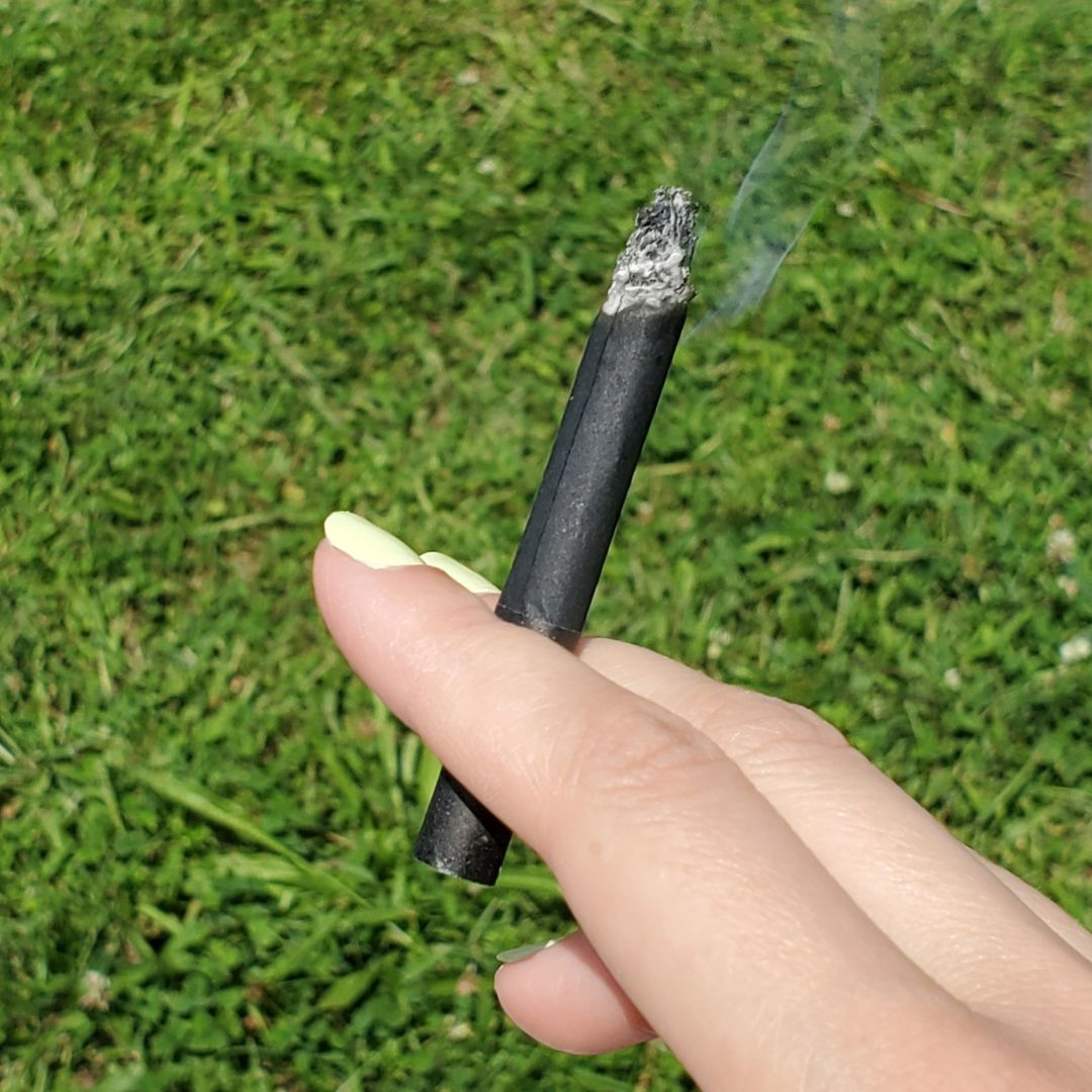 herbal clove cigarette