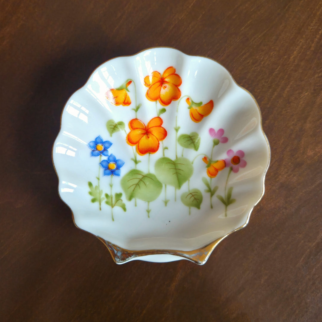 vintage floral shell ashtray